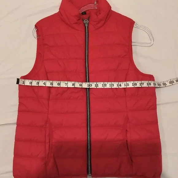 Guess  Women's Red Puffer Vest  Size M - Picture 3 of 7